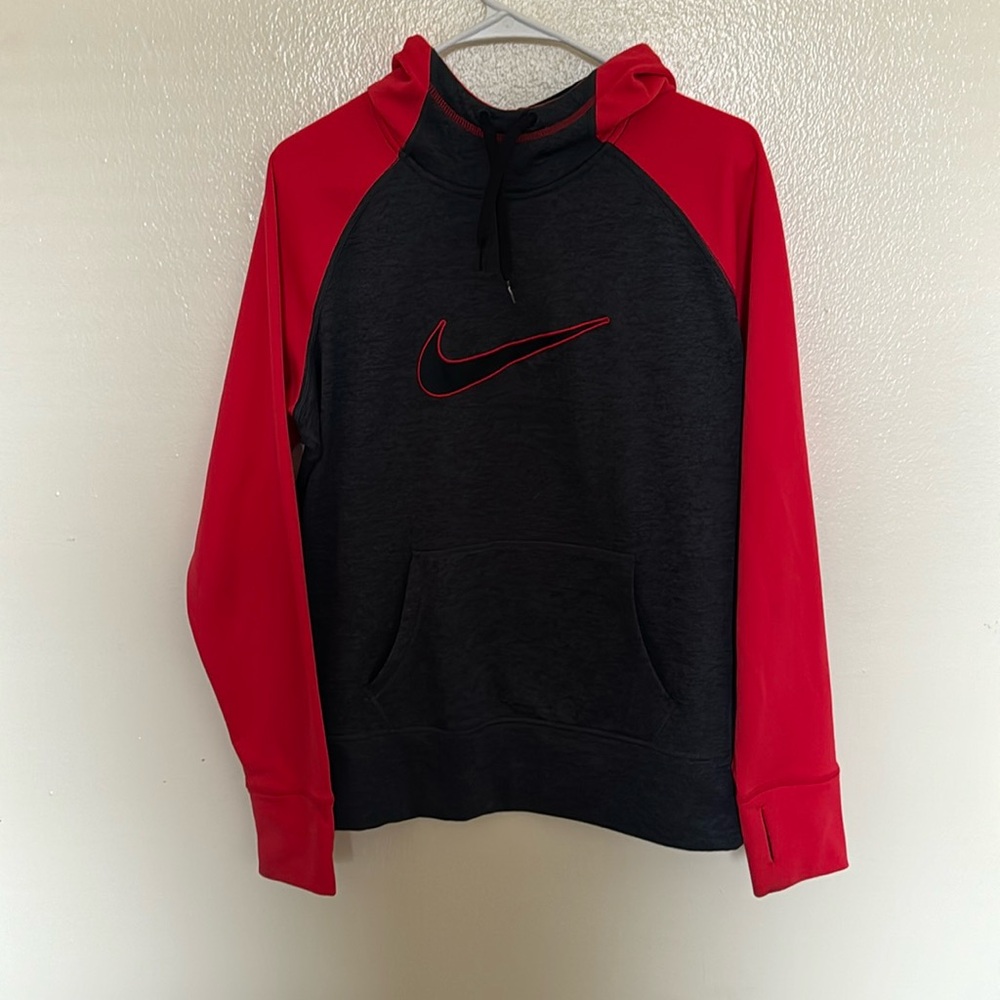 NIKE THERMAL - FIT HOODIE